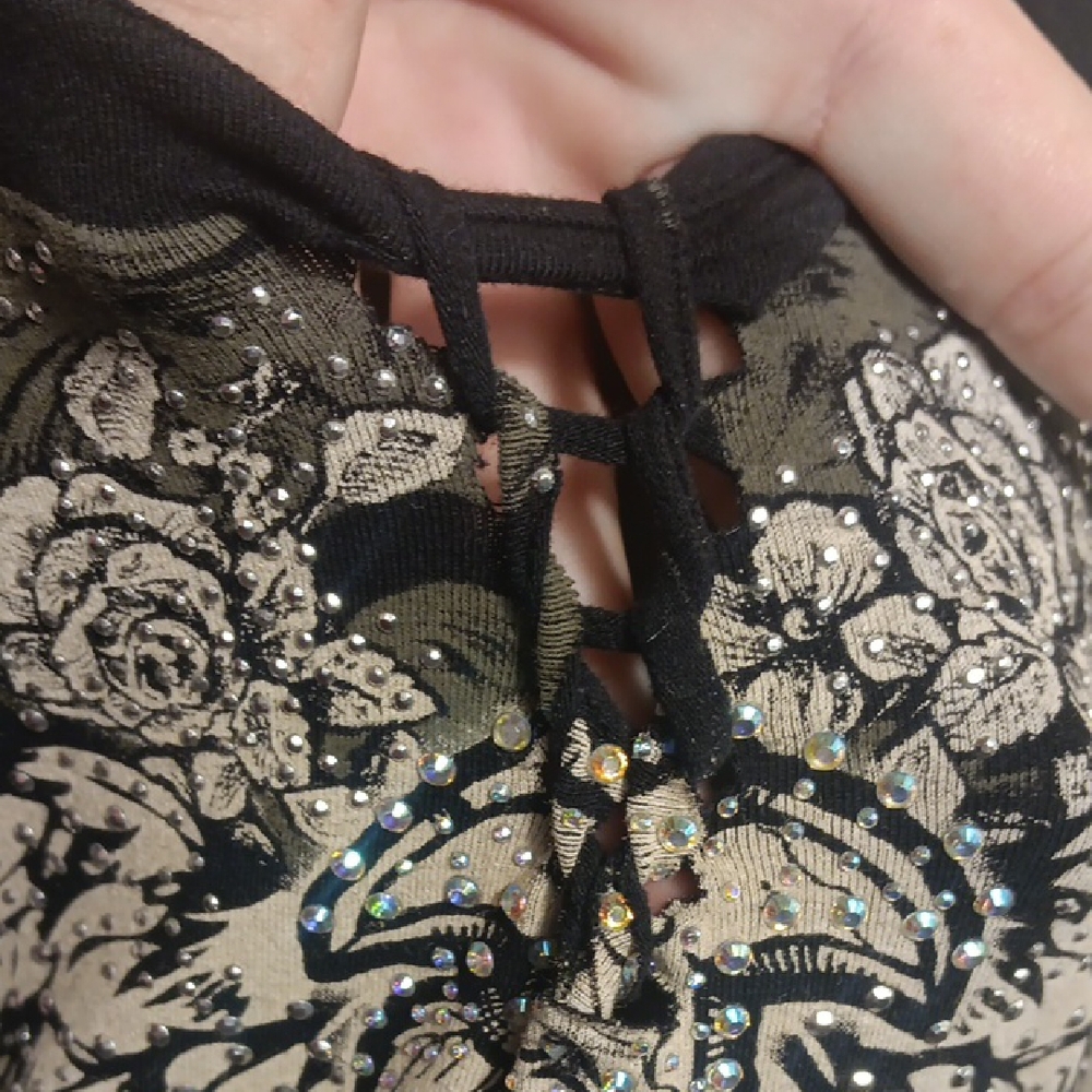 NWT. Platinum Plush 2 Sided Black Graphic Tee With Rhinestone W/ Lace-Up Detail - Picture 3 of 11